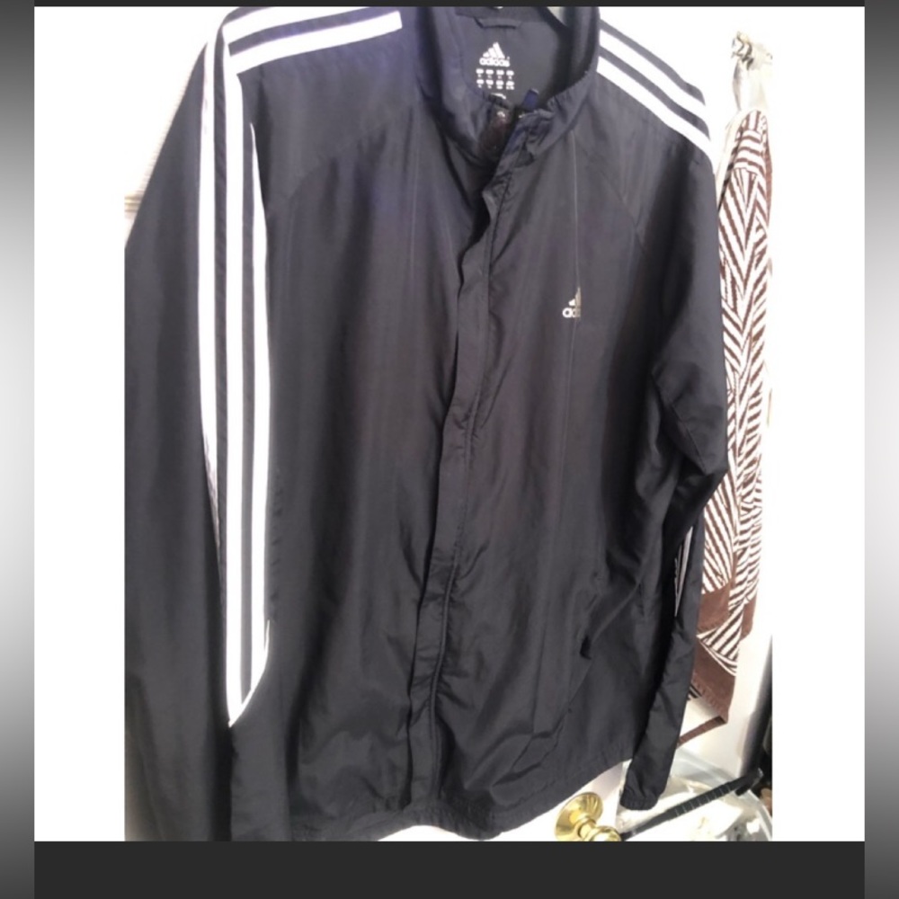 AdIdas size XL mens  Black windbreaker jacket with white stripe pockets & vents